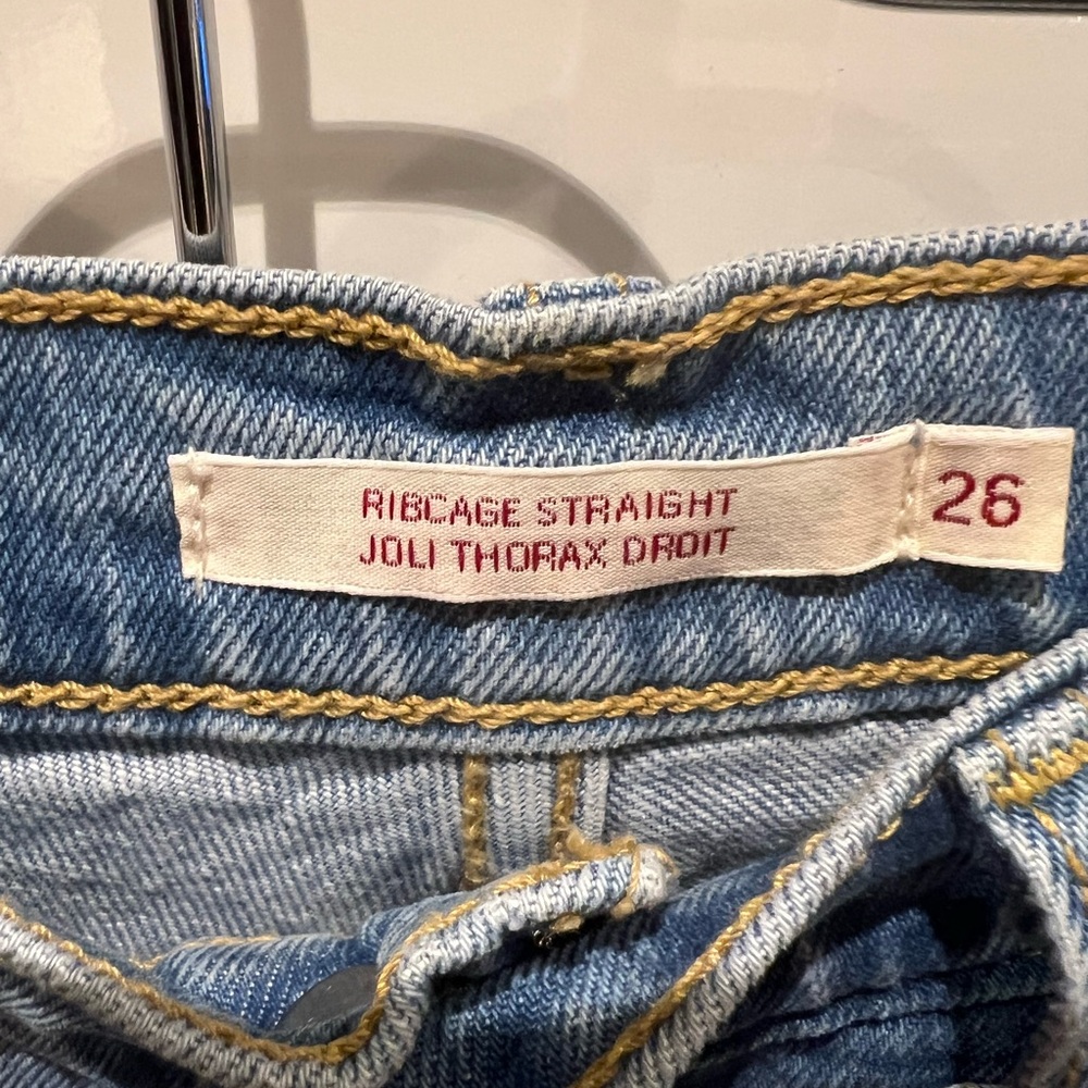Levi’s Ribcage Straight Ripped Jean - Picture 3 of 3